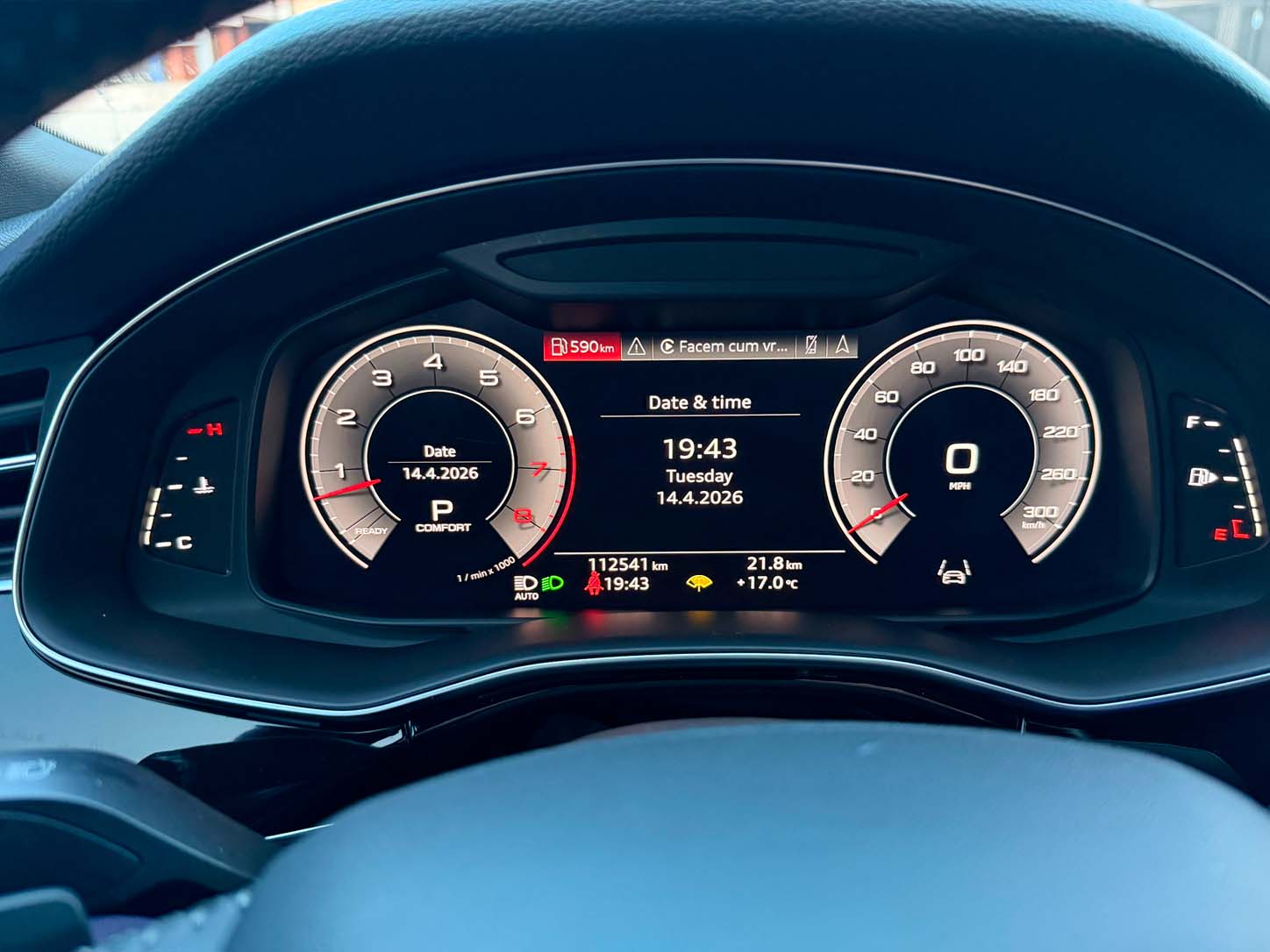 Audi-Q8-2022-5