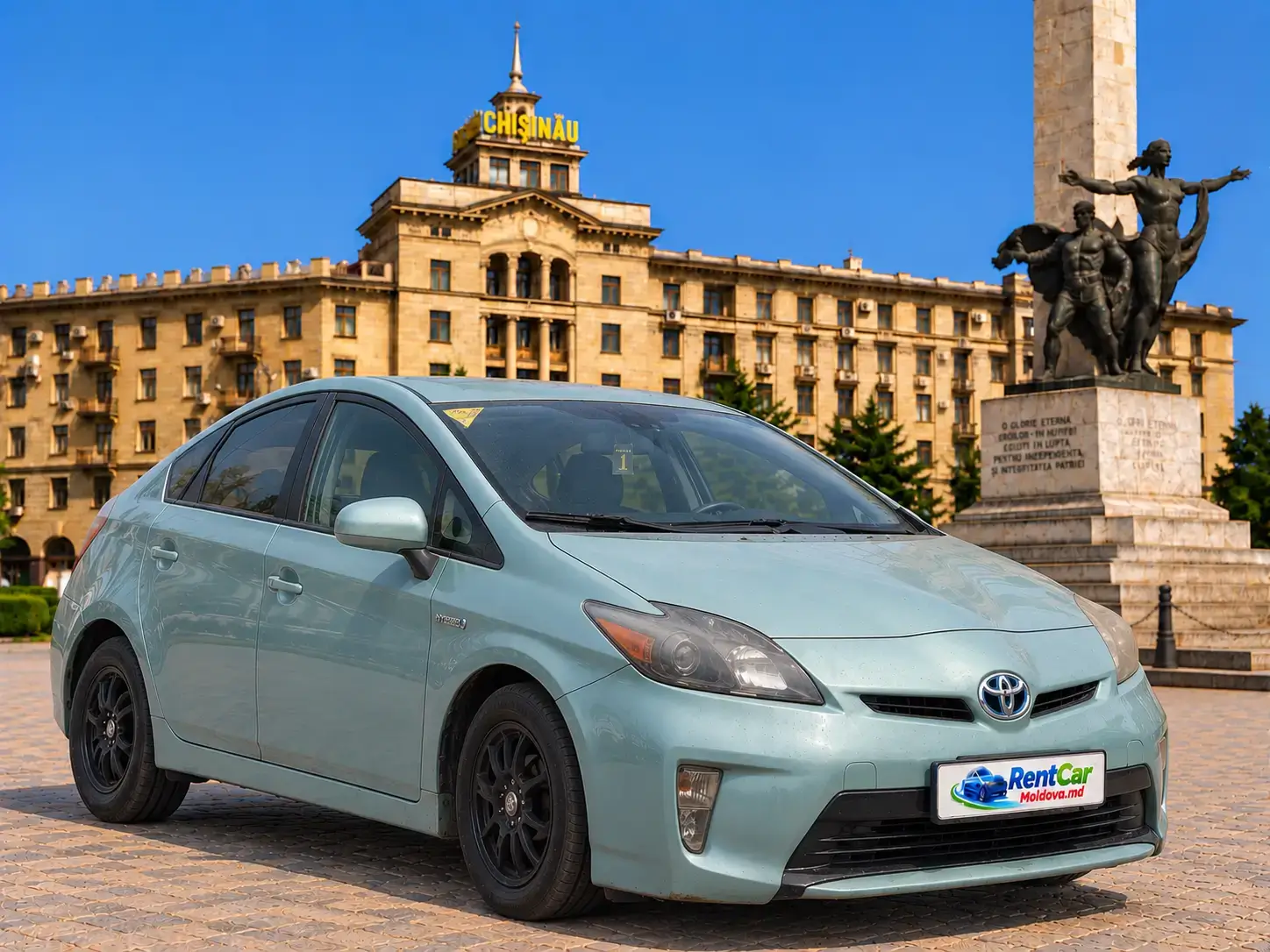 Toyota Prius 30 Hybrid 2015 — аренда гибридного хэтчбека в Кишиневе